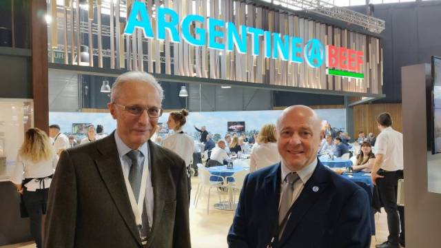 La carne argentina seduce con su sabor y aroma en la Sial París 2022